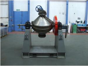 通用真空干燥设备：搅拌式真空盘式干燥机