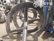 单锥真空干燥机锥形加热螺带的技术改进